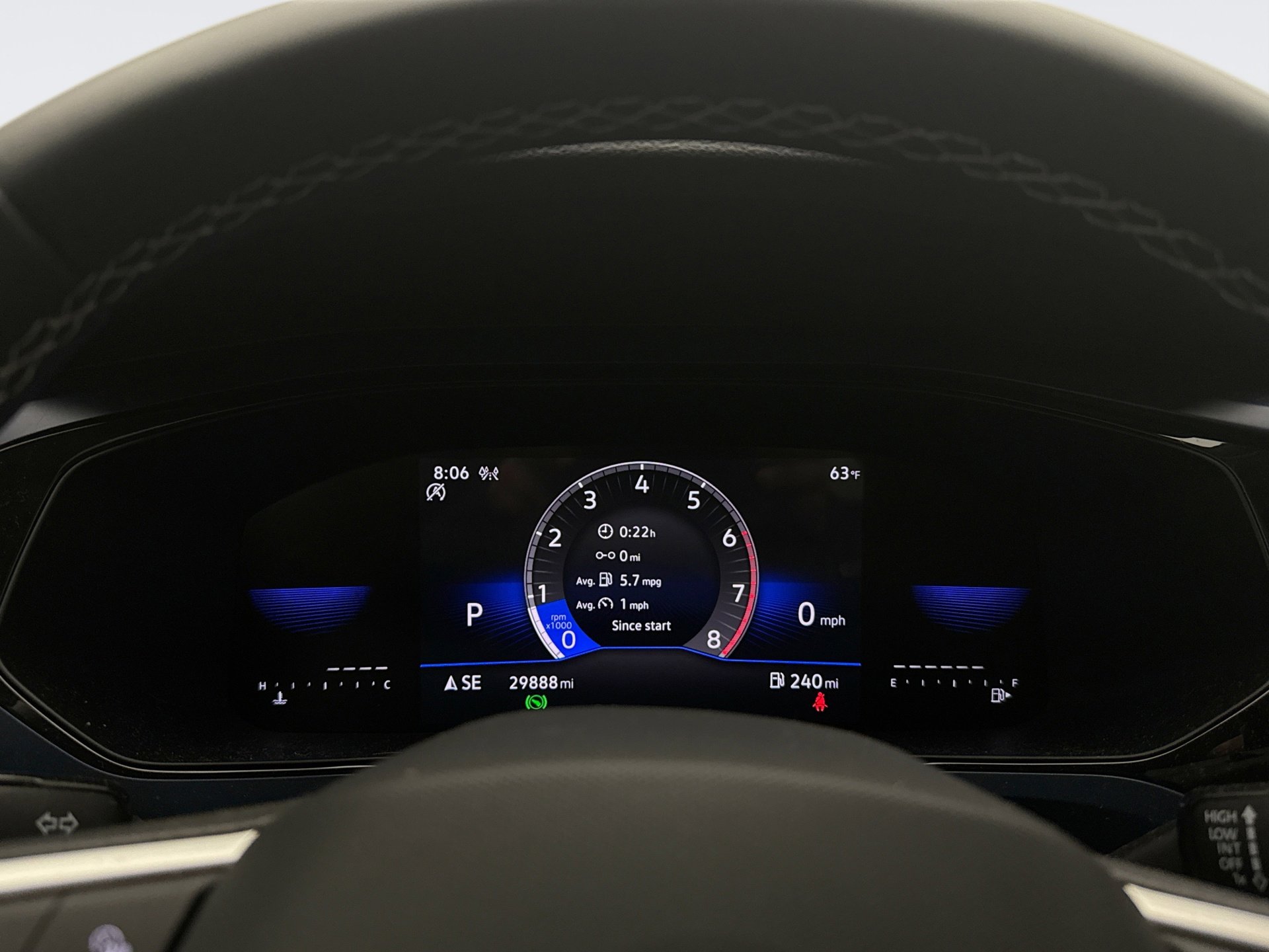 Used 2023 Volkswagen Taos SE w/ Panoramic Sunroof Package image 9