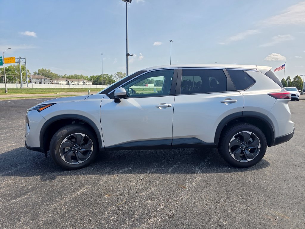 Used 2025 Nissan Rogue SV FWD image 10