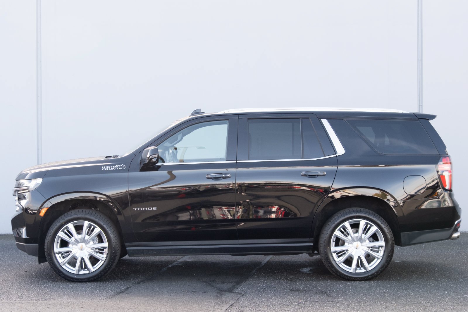 Used 2021 Chevrolet Tahoe High Country AWD/4WD image 29