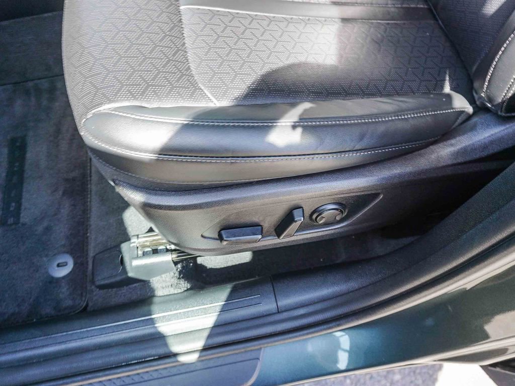 Certified 2021 Kia Sorento EX w/ EX AWD X-Line Package image 18