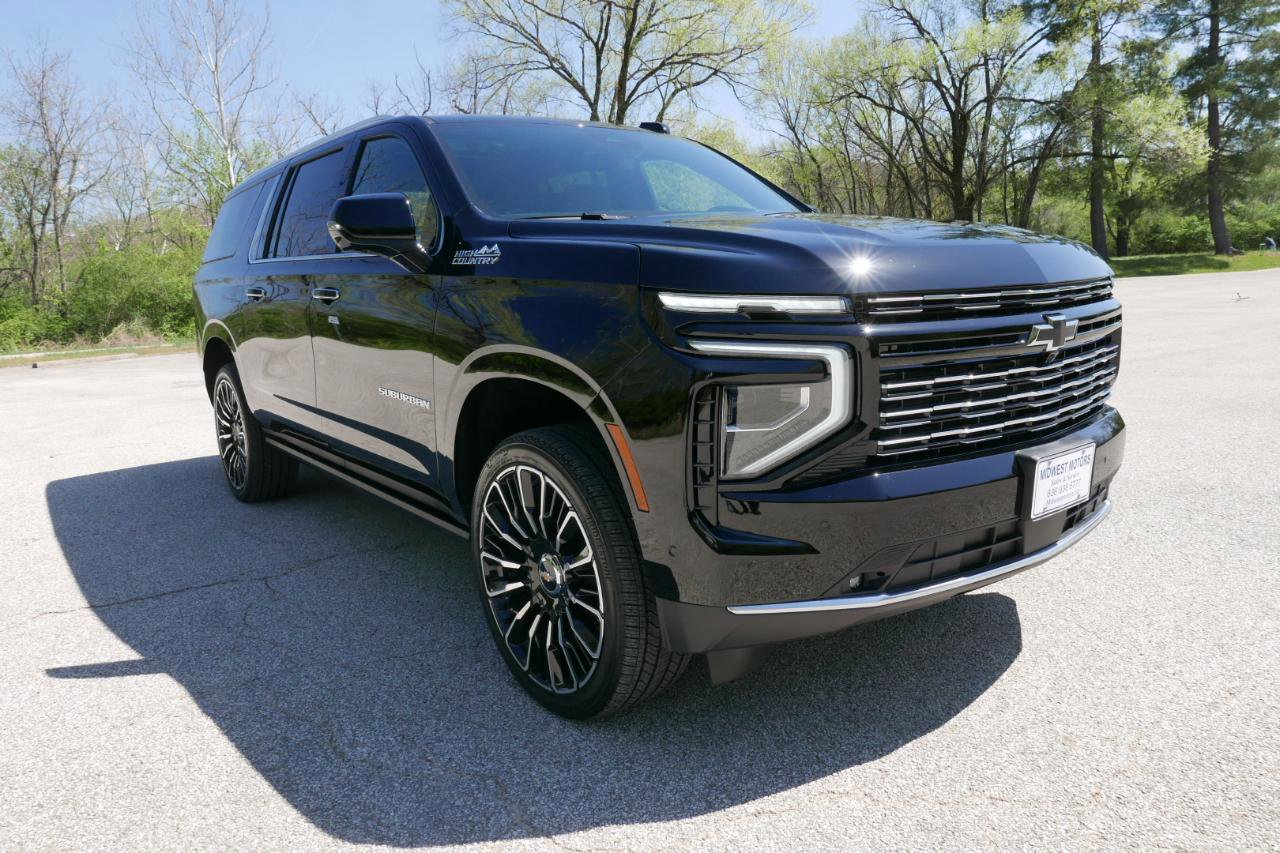 Used 2025 Chevrolet Suburban High Country AWD/4WD image 4