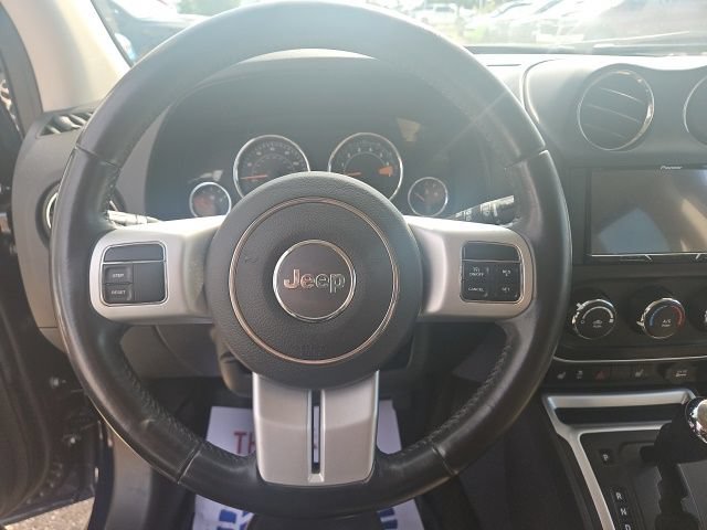 Used 2017 Jeep Compass Latitude FWD image 11