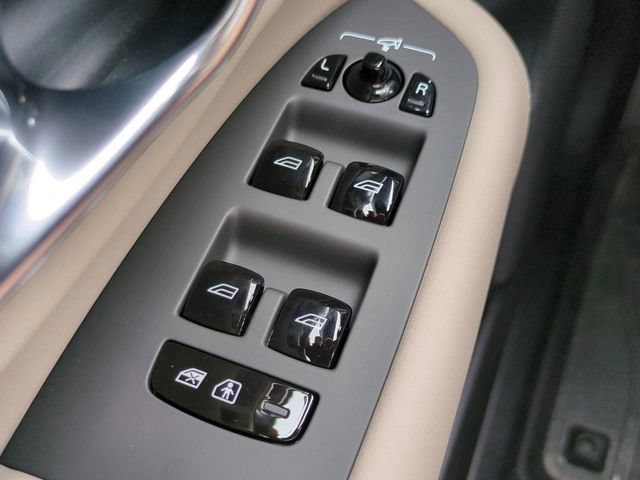 New 2026 Volvo XC90 B6 Plus w/ Protection Package Premier AWD/4WD image 20