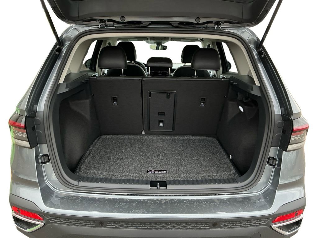 New 2025 Volkswagen Taos SE image 16