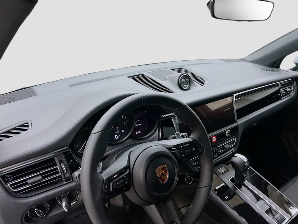 New 2026 Porsche Macan AWD/4WD image 4