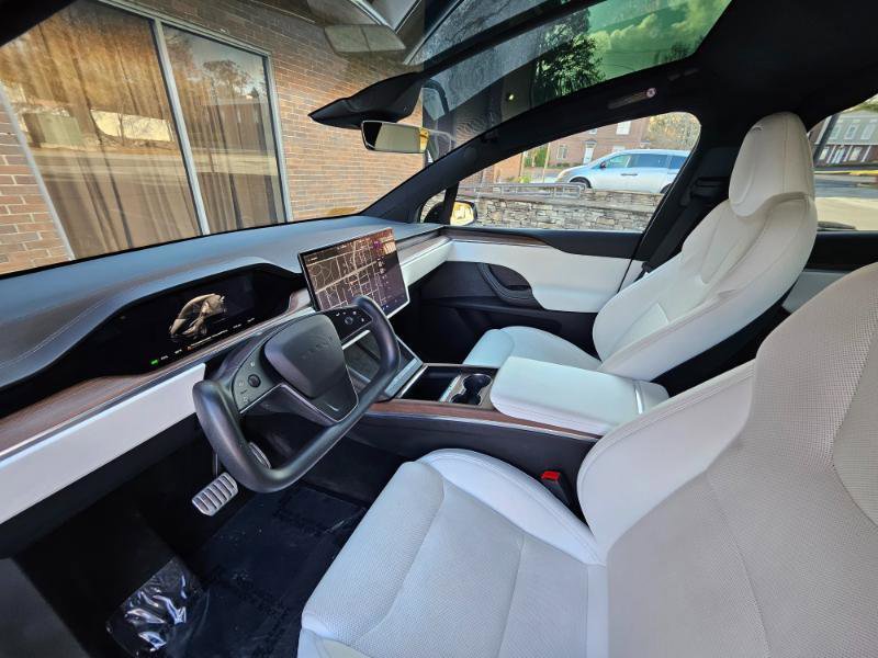 Used 2022 Tesla Model X image 37