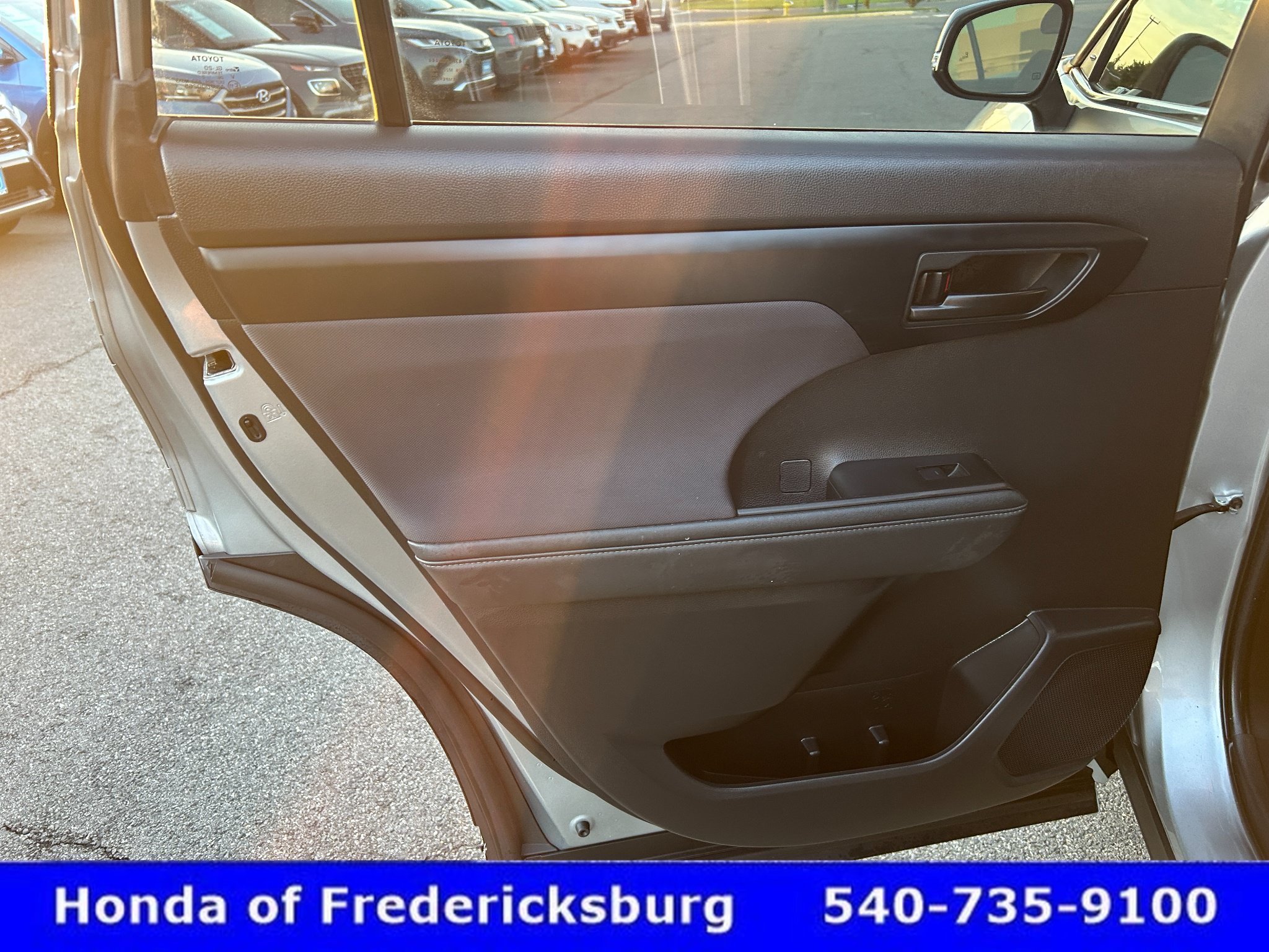 Used 2023 Toyota Highlander LE FWD image 11