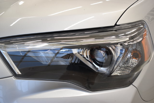 Used 2022 Toyota 4Runner Limited AWD/4WD image 15