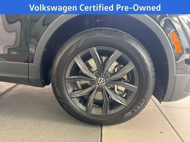 Certified 2024 Volkswagen Tiguan SE w/ Panoramic Sunroof Package AWD/4WD image 11