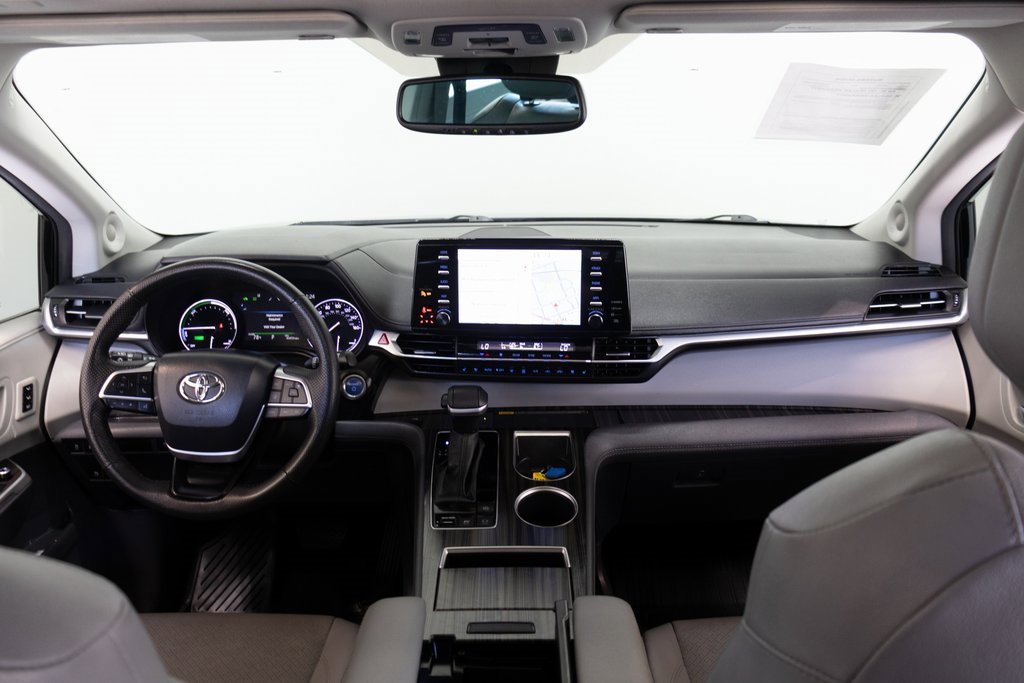 Used 2024 Toyota Sienna Limited image 25