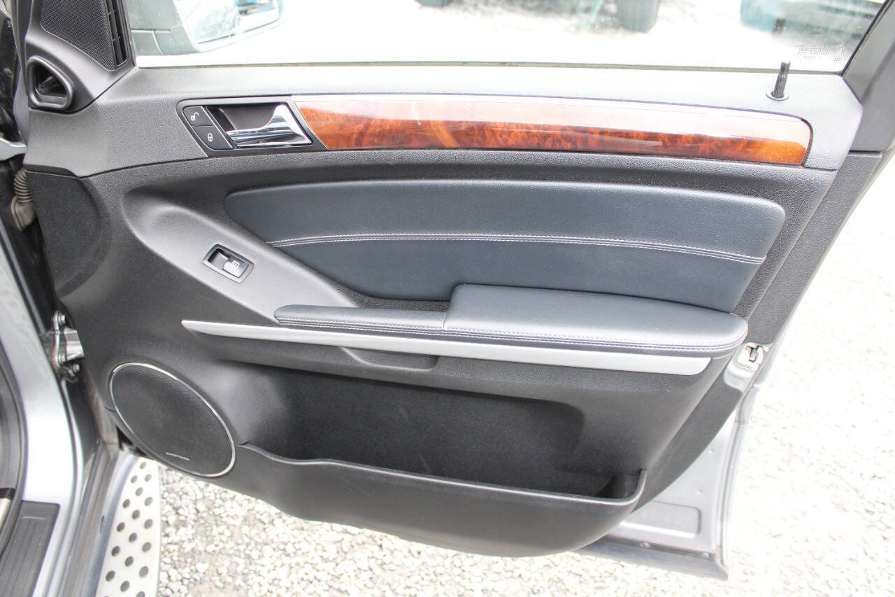 Used 2012 Mercedes-Benz GL 550 GL 550 4MATIC AWD 4dr SUV image 26