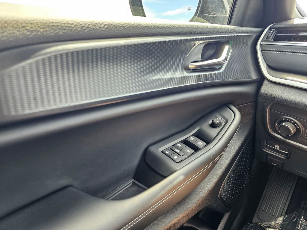 New 2025 Jeep Grand Cherokee L Altitude AWD/4WD image 28