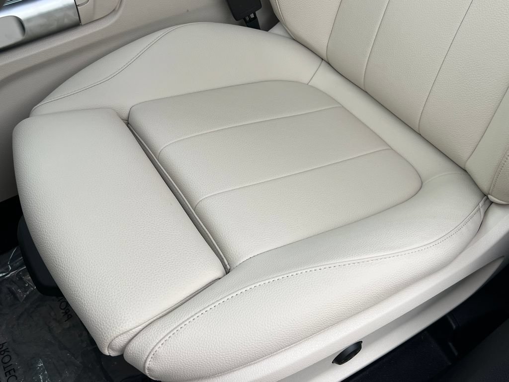 New 2026 Mercedes-Benz GLB 250 4MATIC image 12