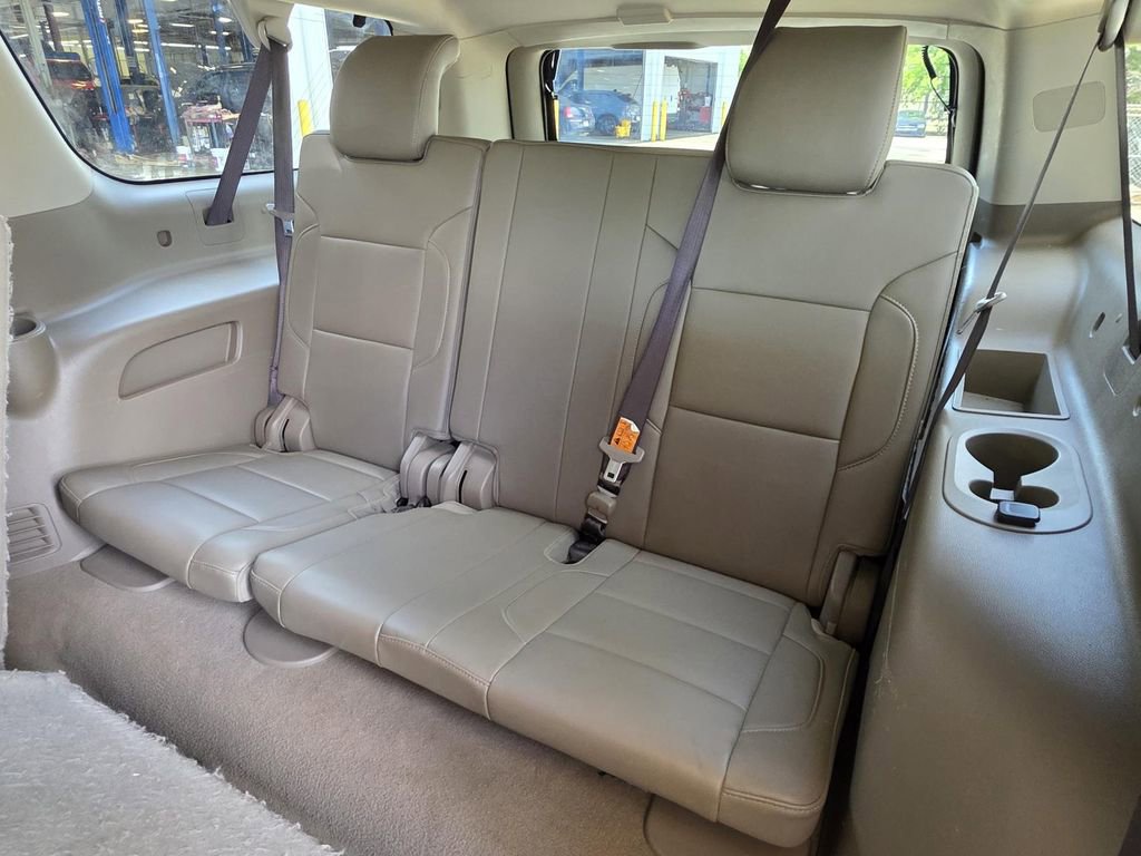 Used 2019 Chevrolet Suburban LT RWD image 15