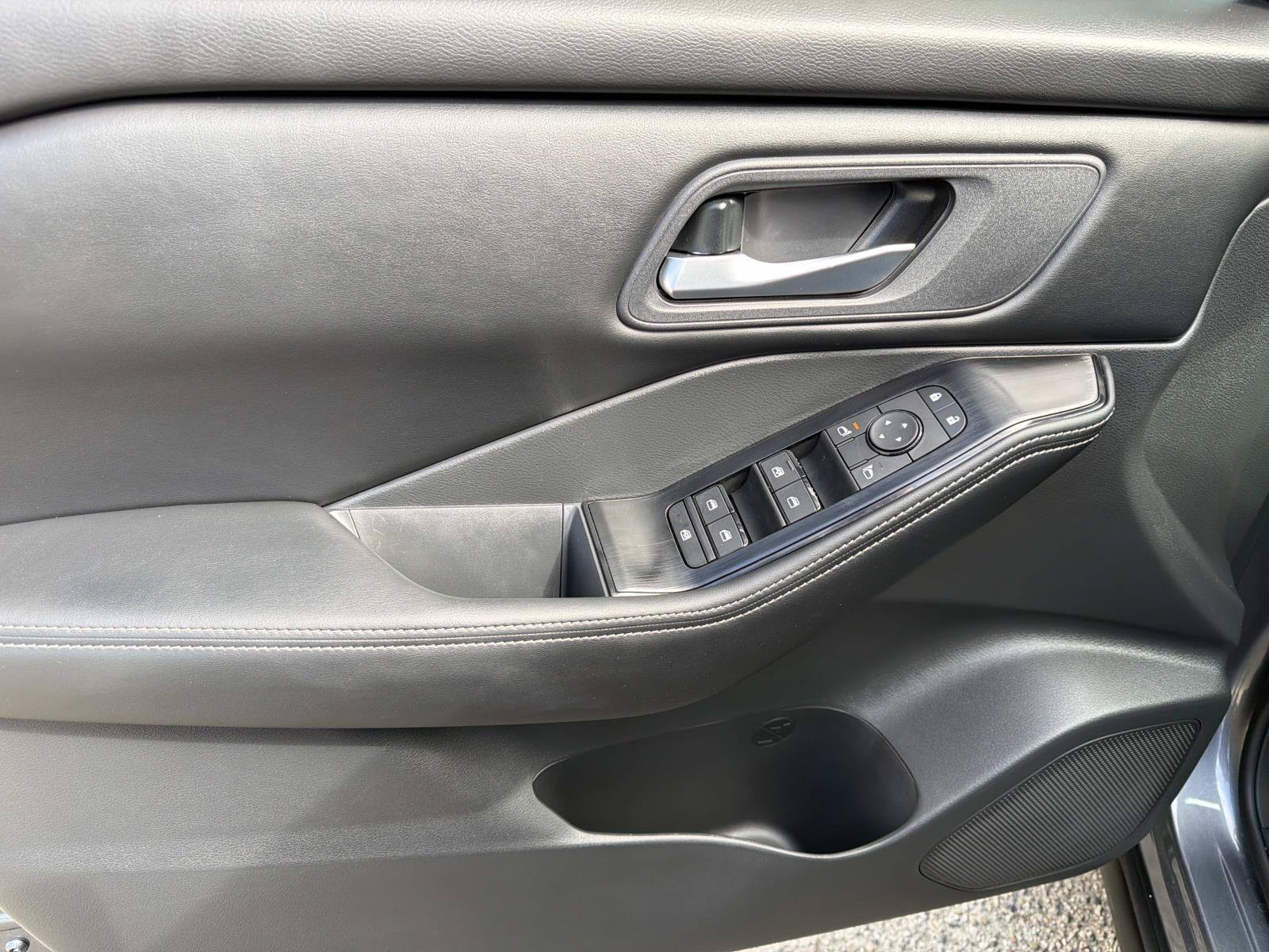 Used 2026 Nissan Rogue SV FWD image 12