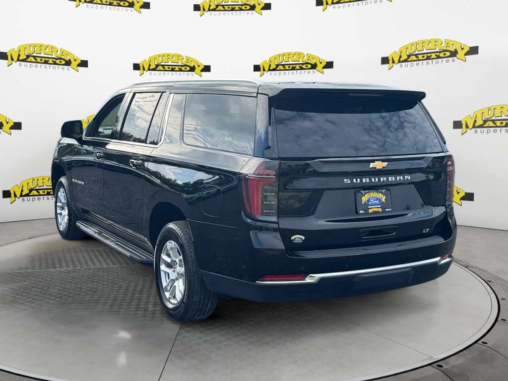 Used 2025 Chevrolet Suburban LT RWD image 4