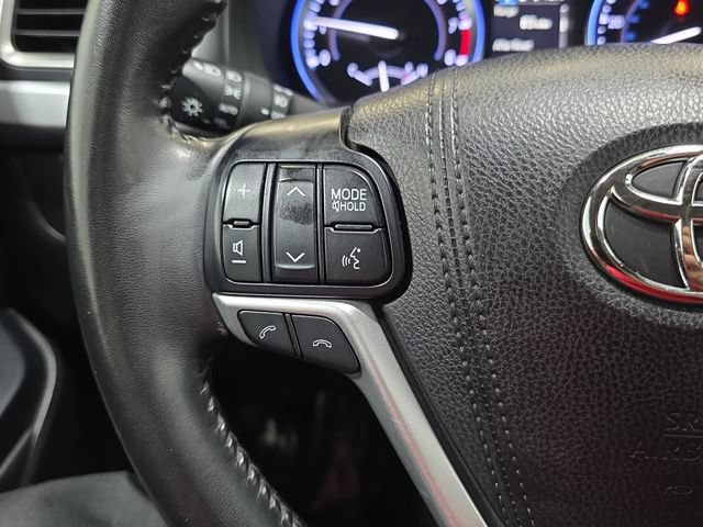 Used 2017 Toyota Highlander XLE AWD/4WD image 16