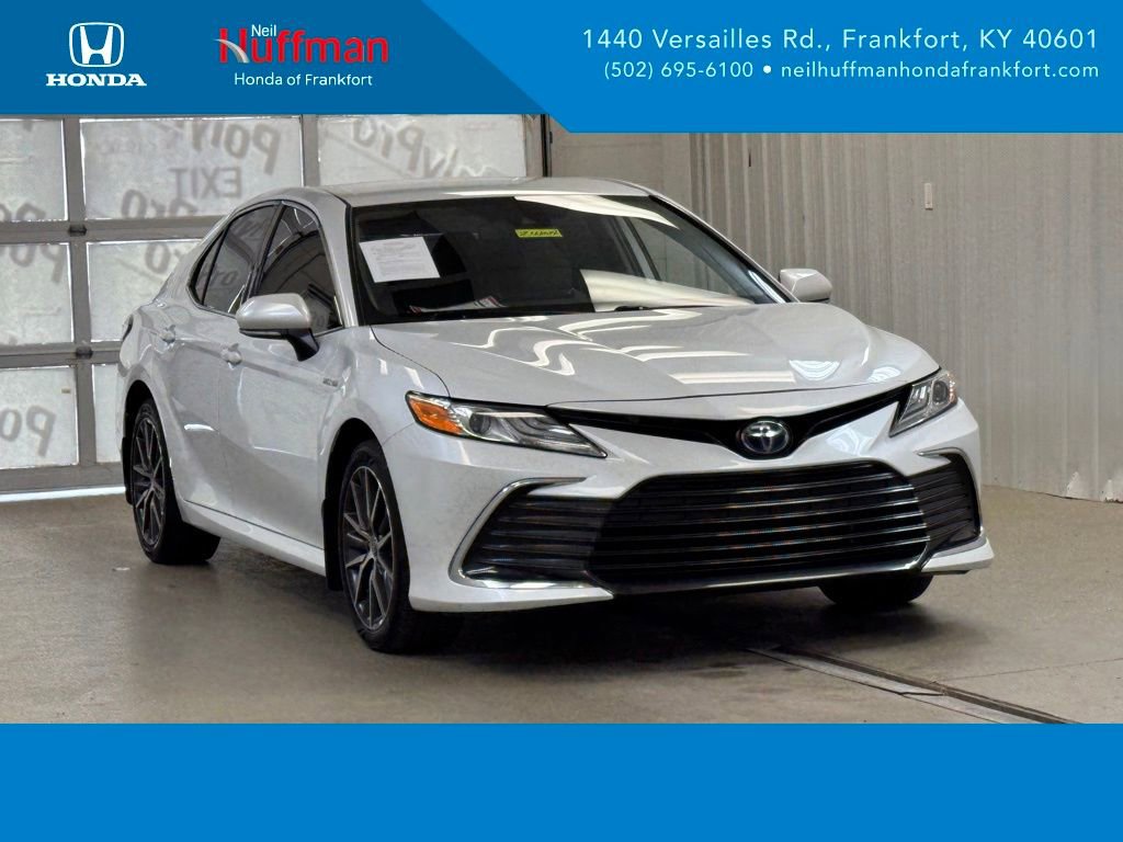 Used 2021 Toyota Camry XLE FWD image 1