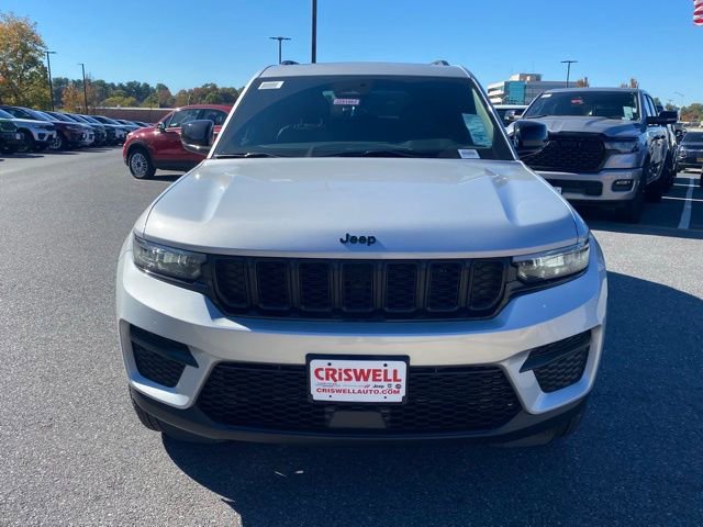 New 2025 Jeep Grand Cherokee Altitude AWD/4WD image 10