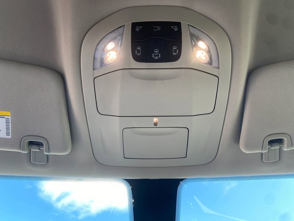 Used 2022 Chrysler Voyager LX image 23