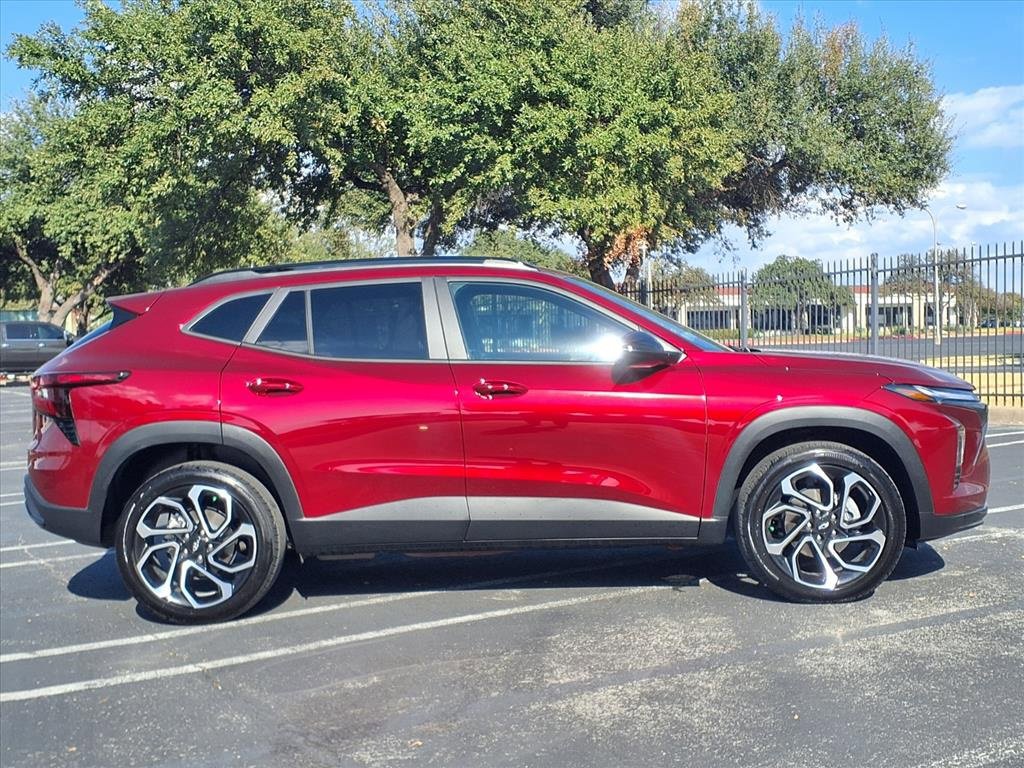 Used 2025 Chevrolet Trax RS w/ Driver Confidence Package image 4