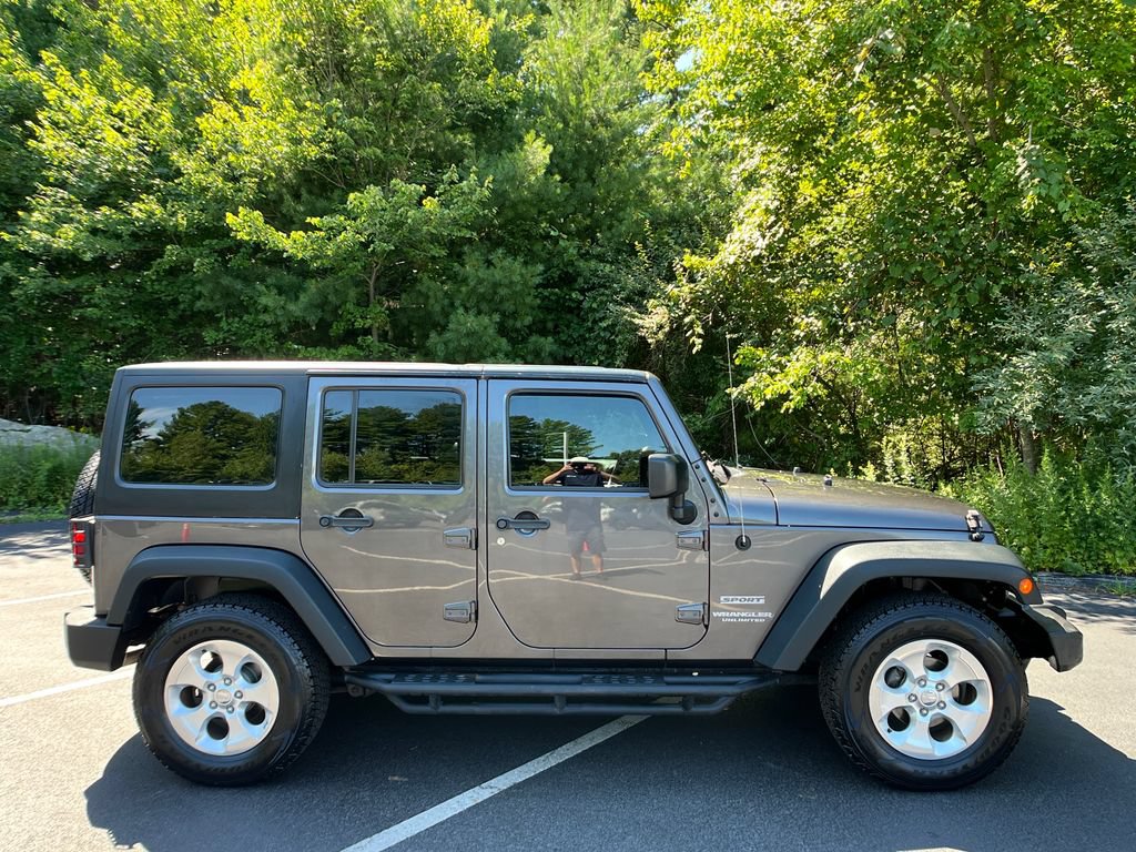 Used 2016 Jeep Wrangler Unlimited Sport w/ Connectivity Group AWD/4WD image 6
