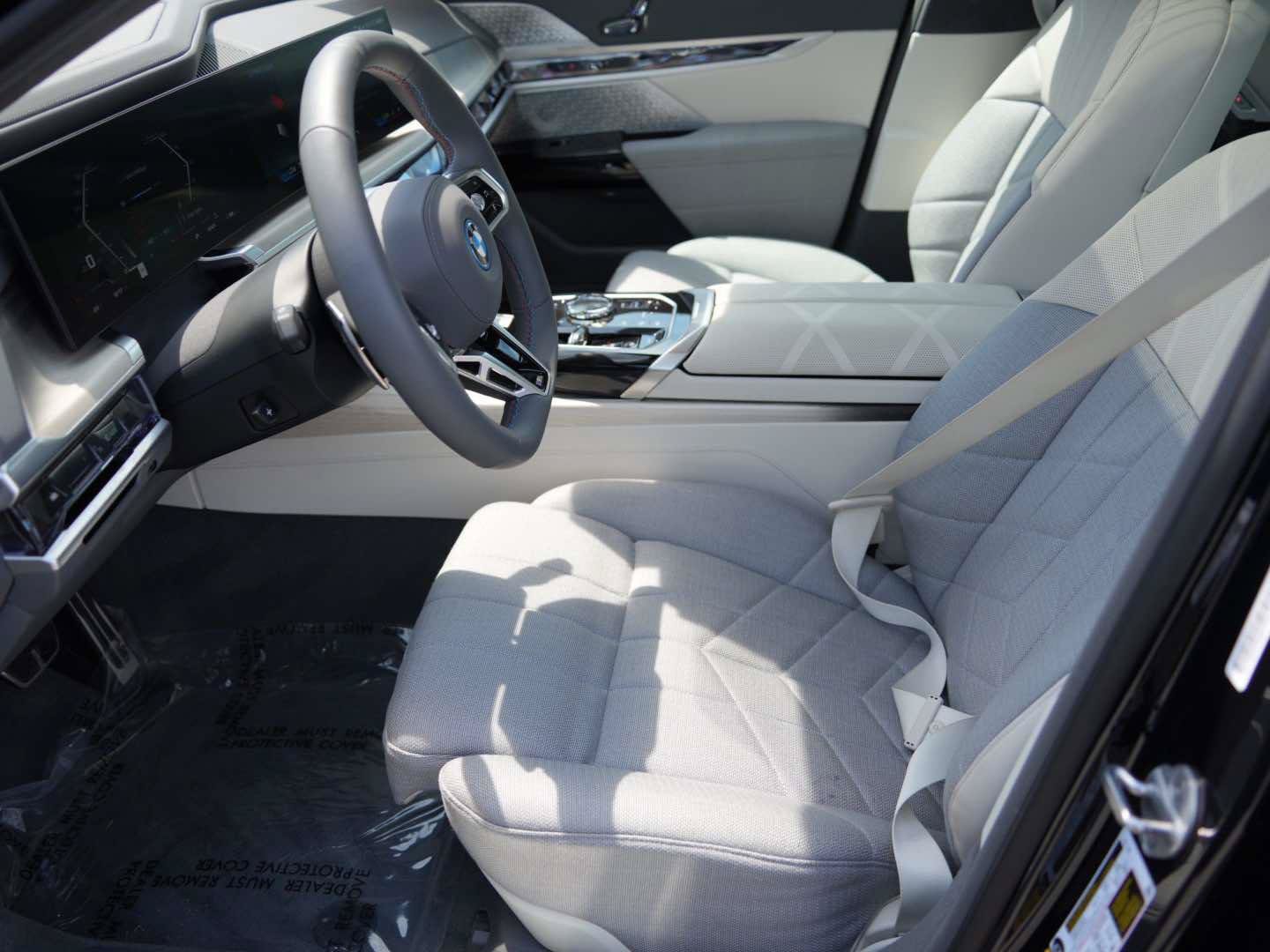 Used 2025 BMW i7 M70 AWD/4WD image 12