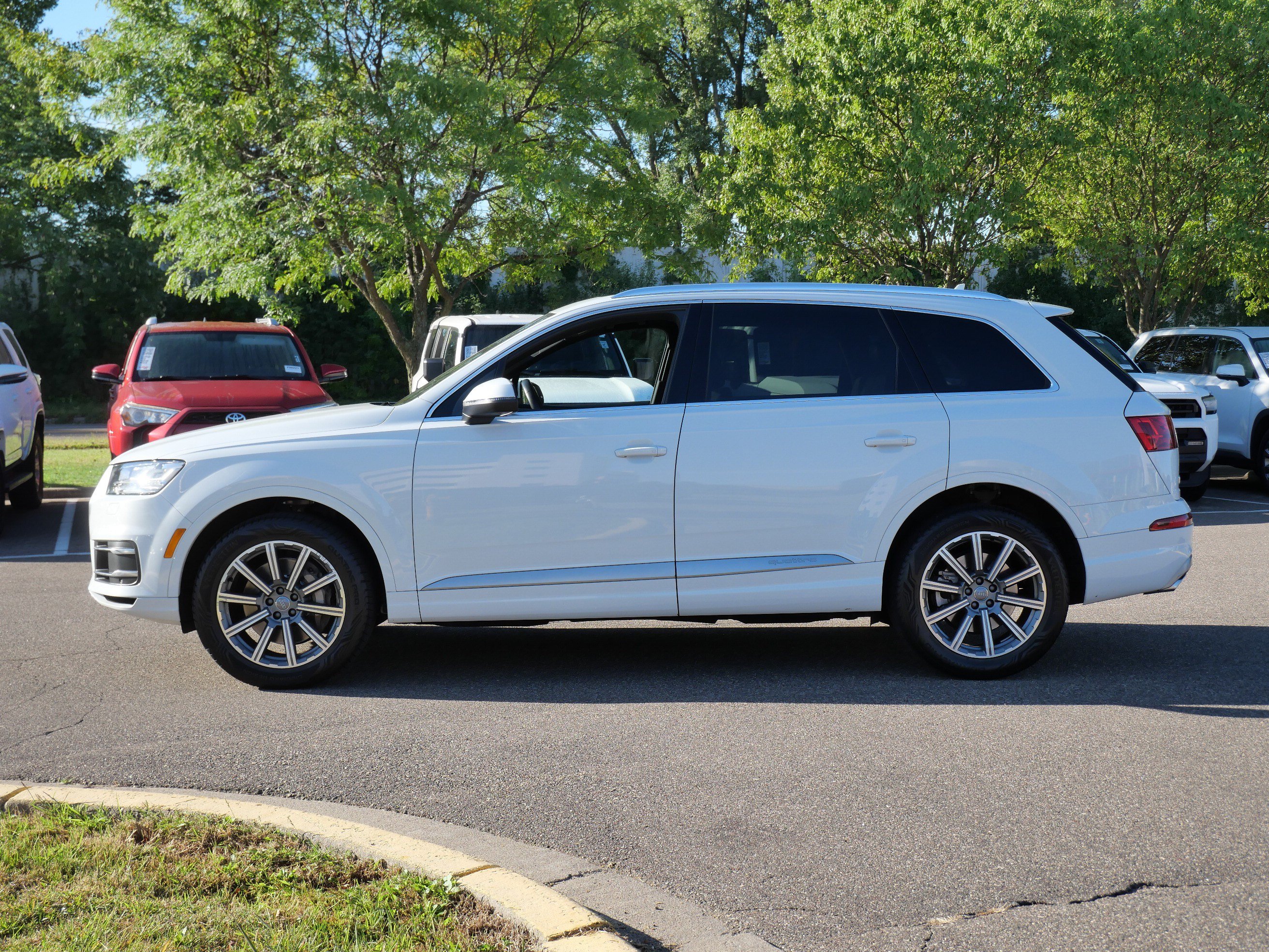 Used 2019 Audi Q7 3.0T Premium Plus w/ Premium Plus Package AWD/4WD image 4