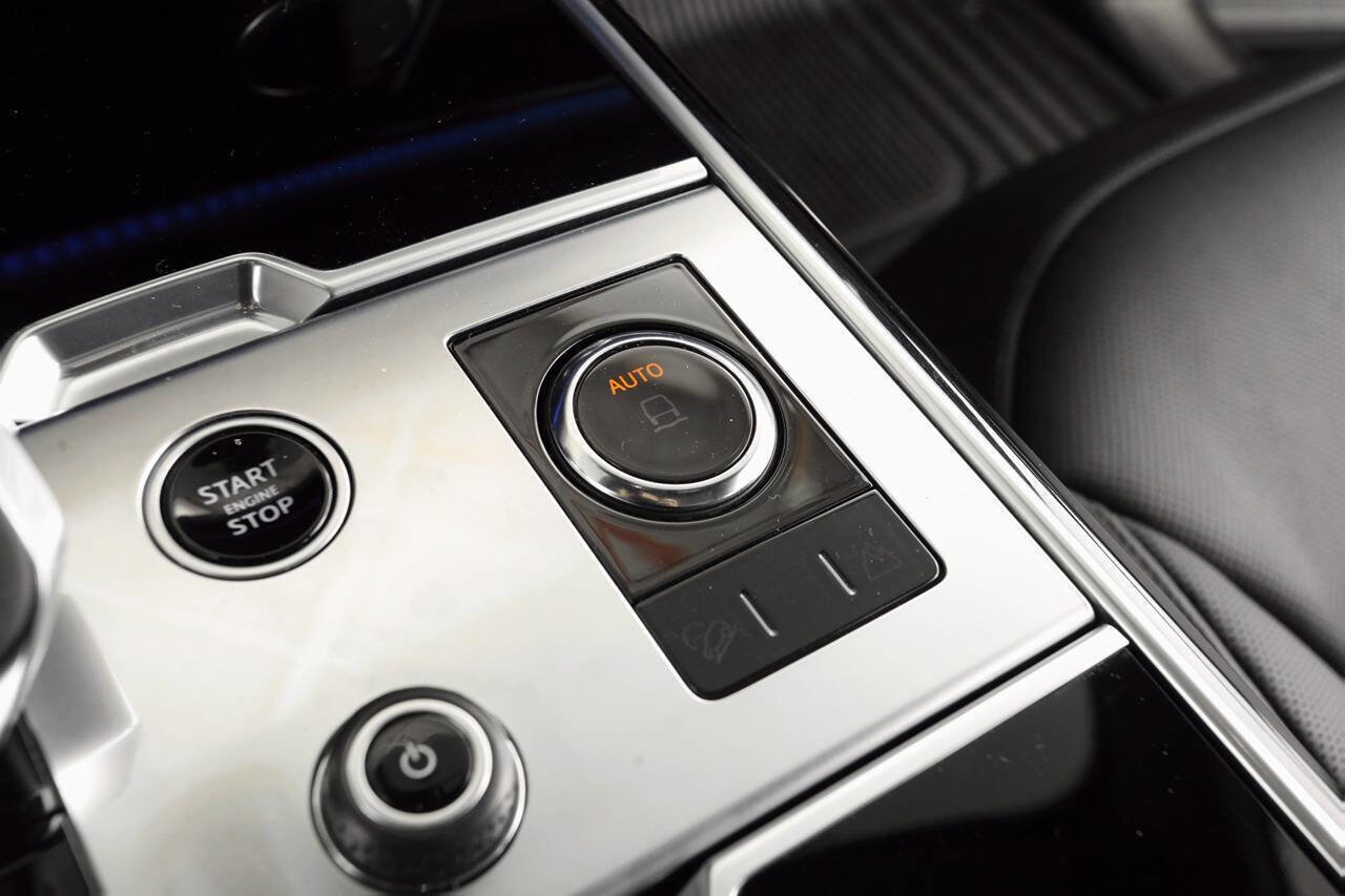 Used 2023 Land Rover Range Rover SE image 35