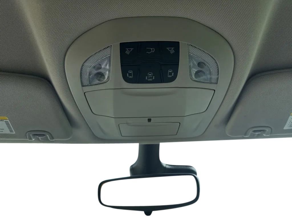 Used 2023 Chrysler Pacifica Touring-L image 32