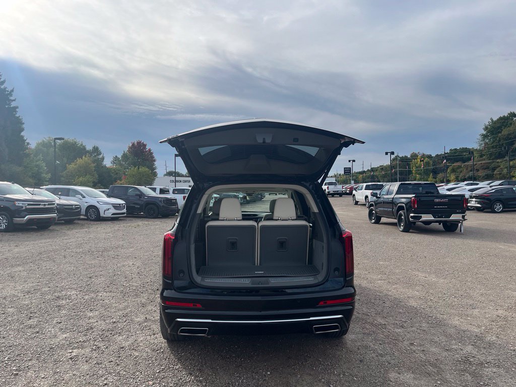 Used 2025 Cadillac XT6 Premium Luxury w/ LPO, Floor Liner Package AWD/4WD image 11