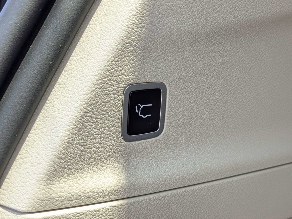 Used 2022 Chrysler Pacifica Limited FWD image 18