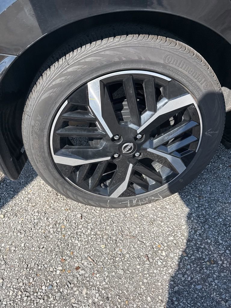 Used 2025 Nissan Versa SR w/ Trunk Package image 8