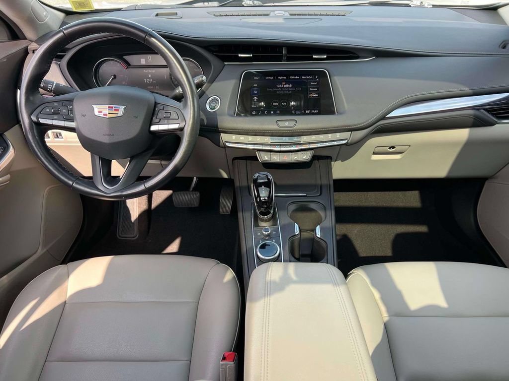 Used 2023 Cadillac XT4 Luxury w/ Cold Weather Package AWD/4WD image 13