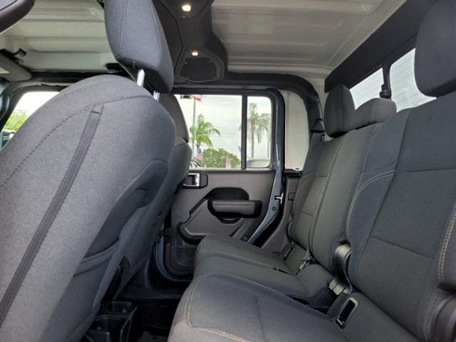Used 2024 Jeep Gladiator Sport AWD/4WD image 15