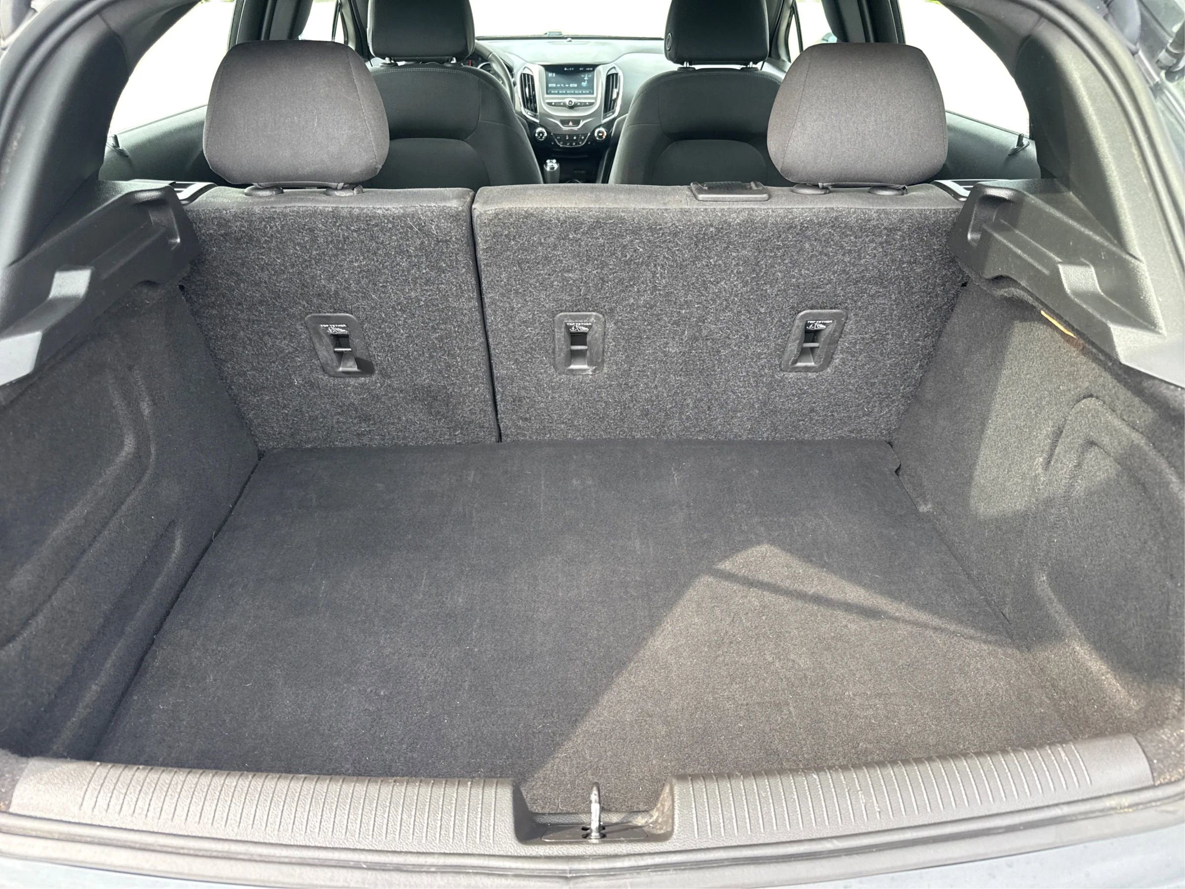 Used 2018 Chevrolet Cruze LT w/ Convenience Package FWD image 13