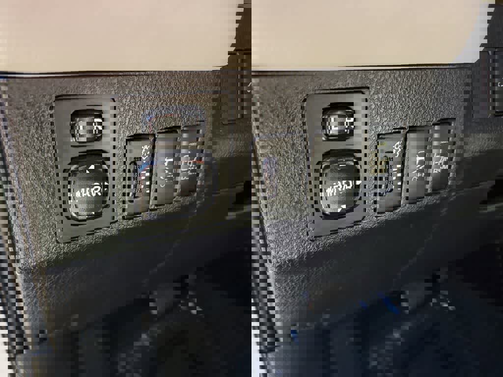 Used 2015 Toyota RAV4 Limited w/ Technology Package image 20