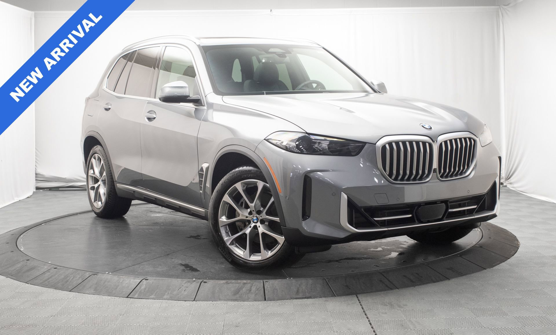 Used 2024 BMW X5 xDrive40i w/ Parking Assistance Package AWD/4WD image 1