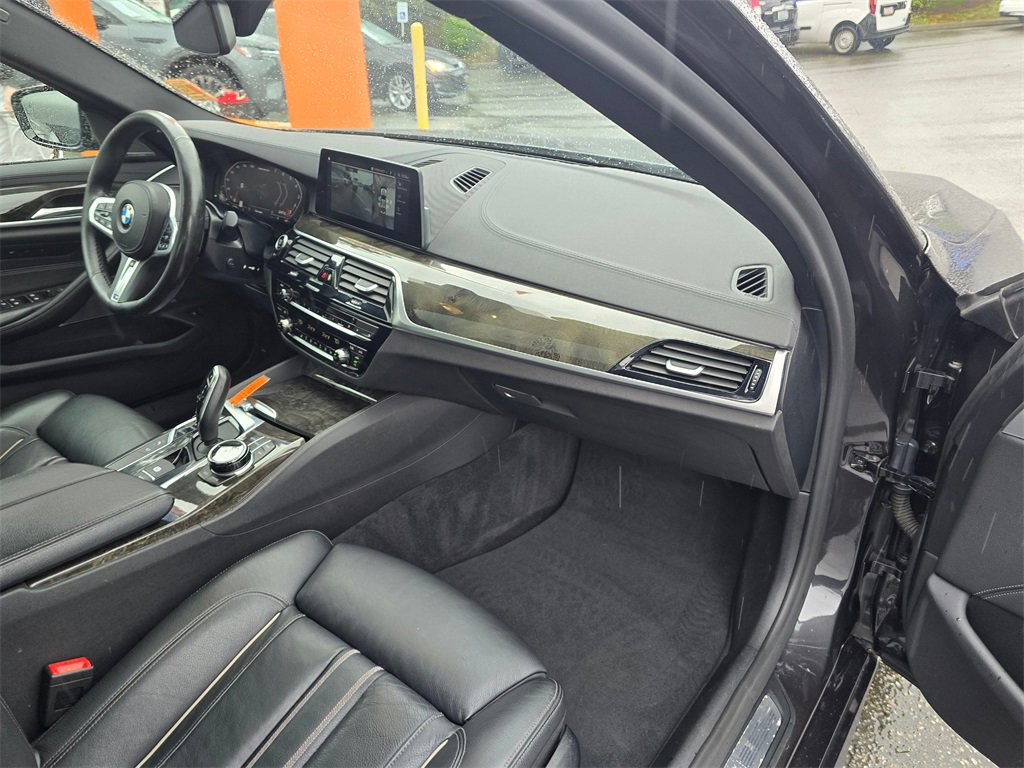 Used 2020 BMW M550i xDrive image 12