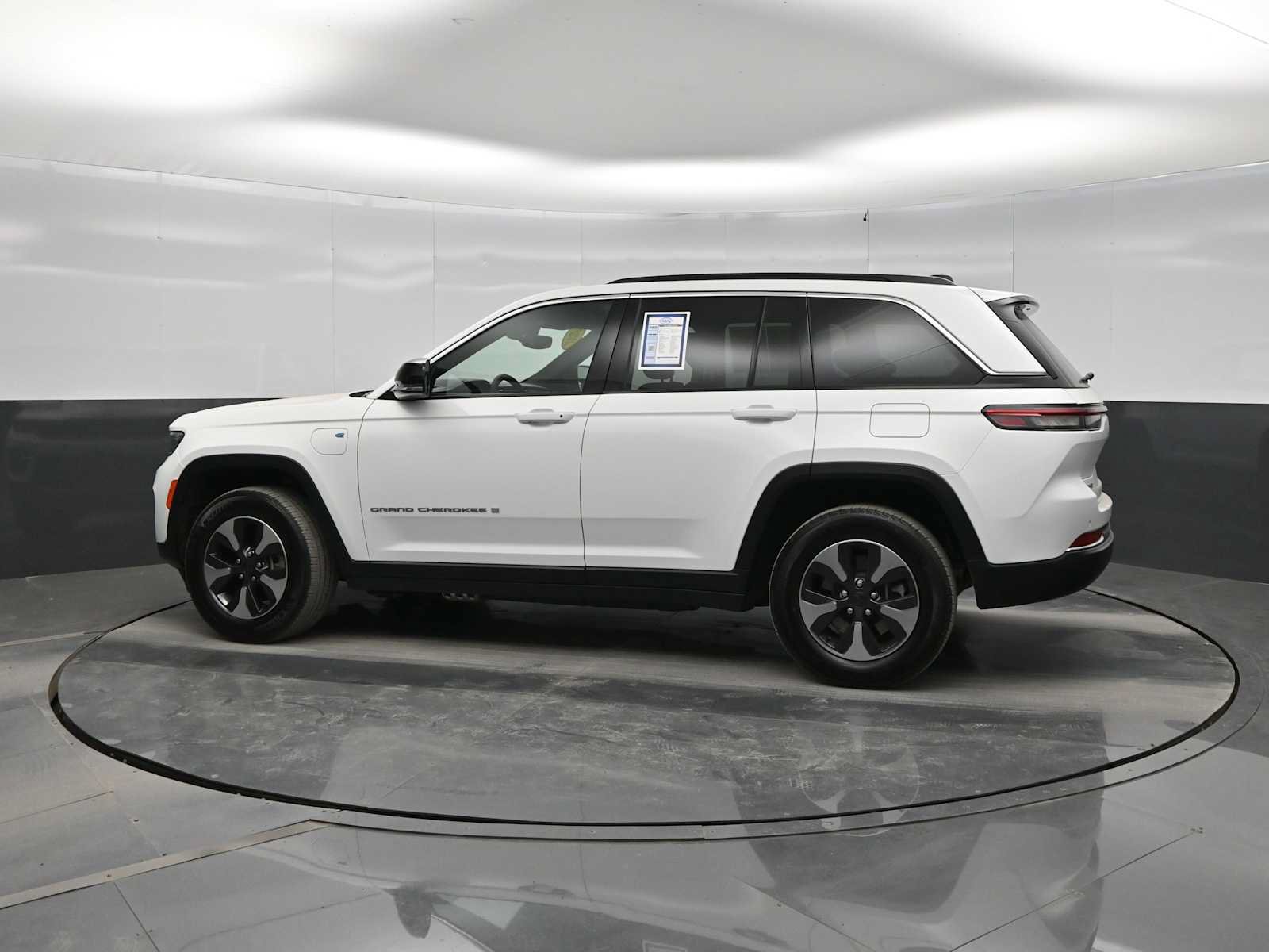 Used 2024 Jeep Grand Cherokee Limited 4xe AWD/4WD image 5