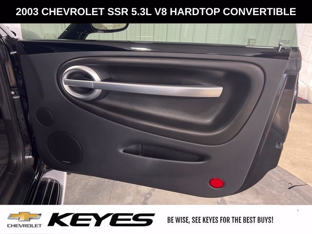 Used 2003 Chevrolet SSR w/ Preferred Equipment Group RWD image 17