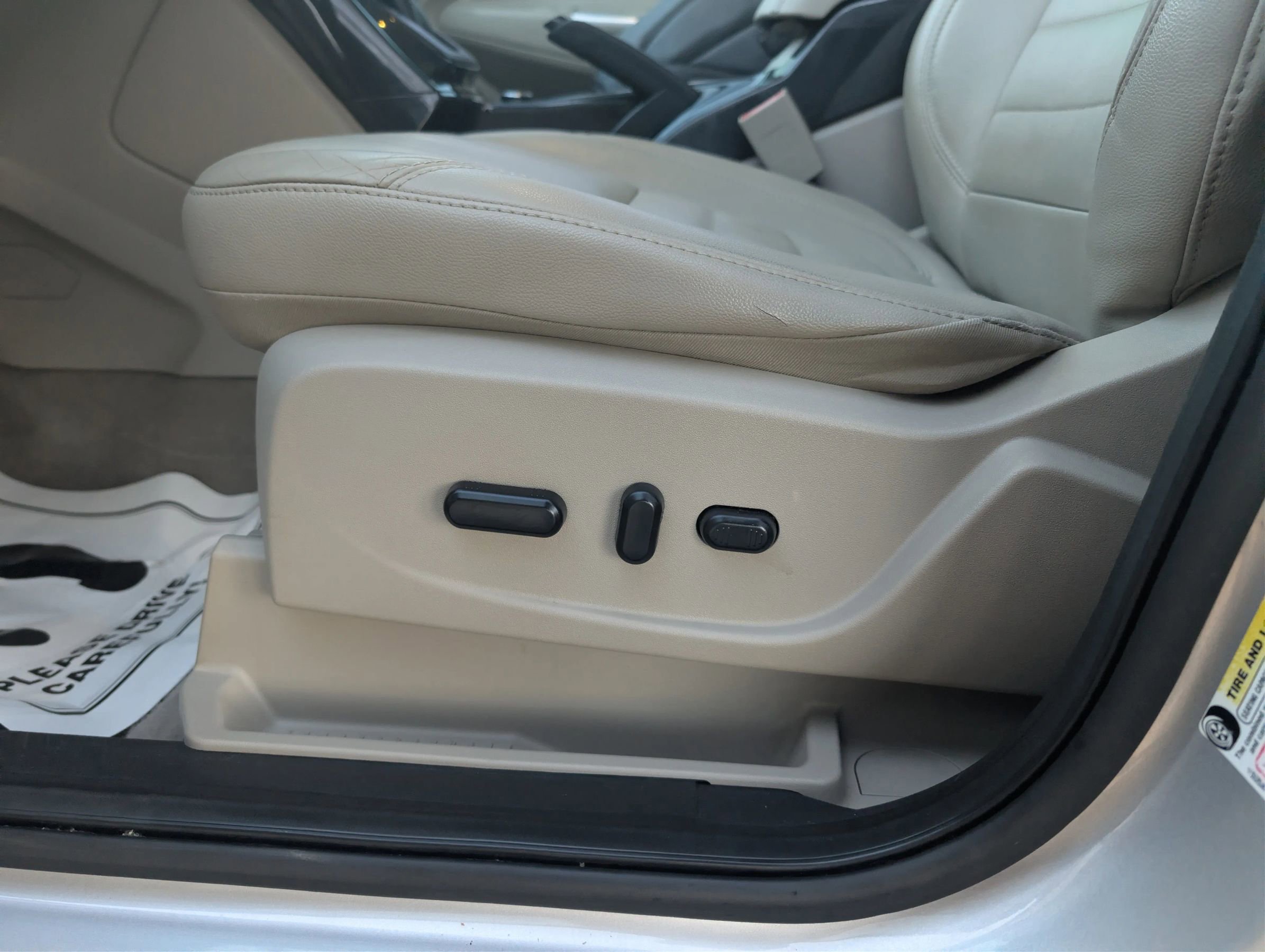 Used 2015 Ford Escape Titanium image 10