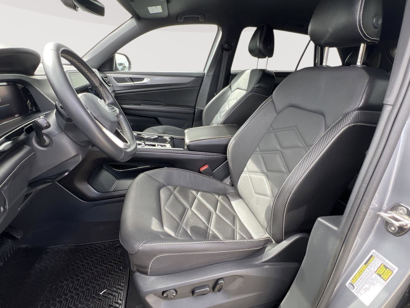 Used 2024 Volkswagen Atlas Cross Sport SE image 9