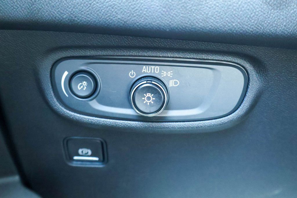 Used 2023 GMC Terrain SLE image 17