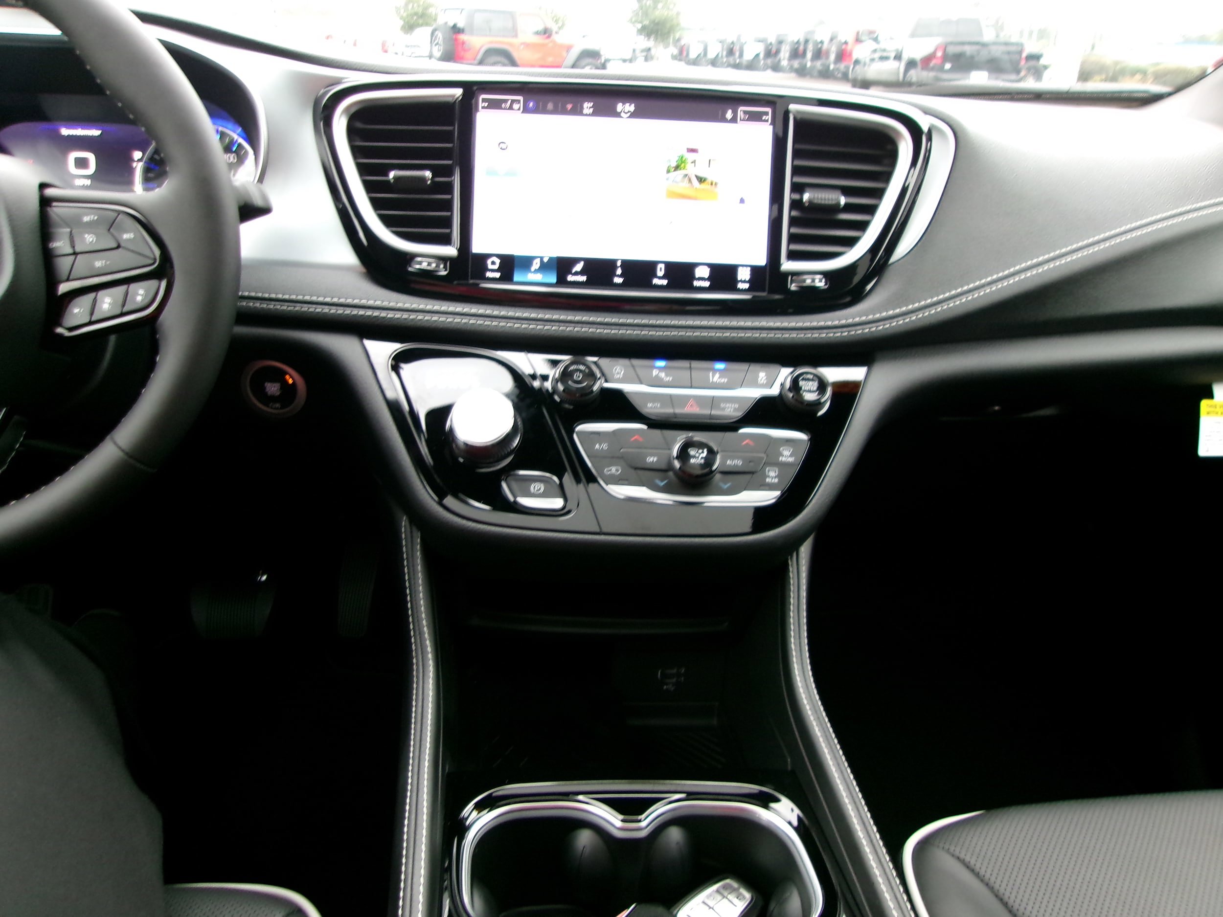 New 2026 Chrysler Pacifica Limited w/ S Appearance Package image 14
