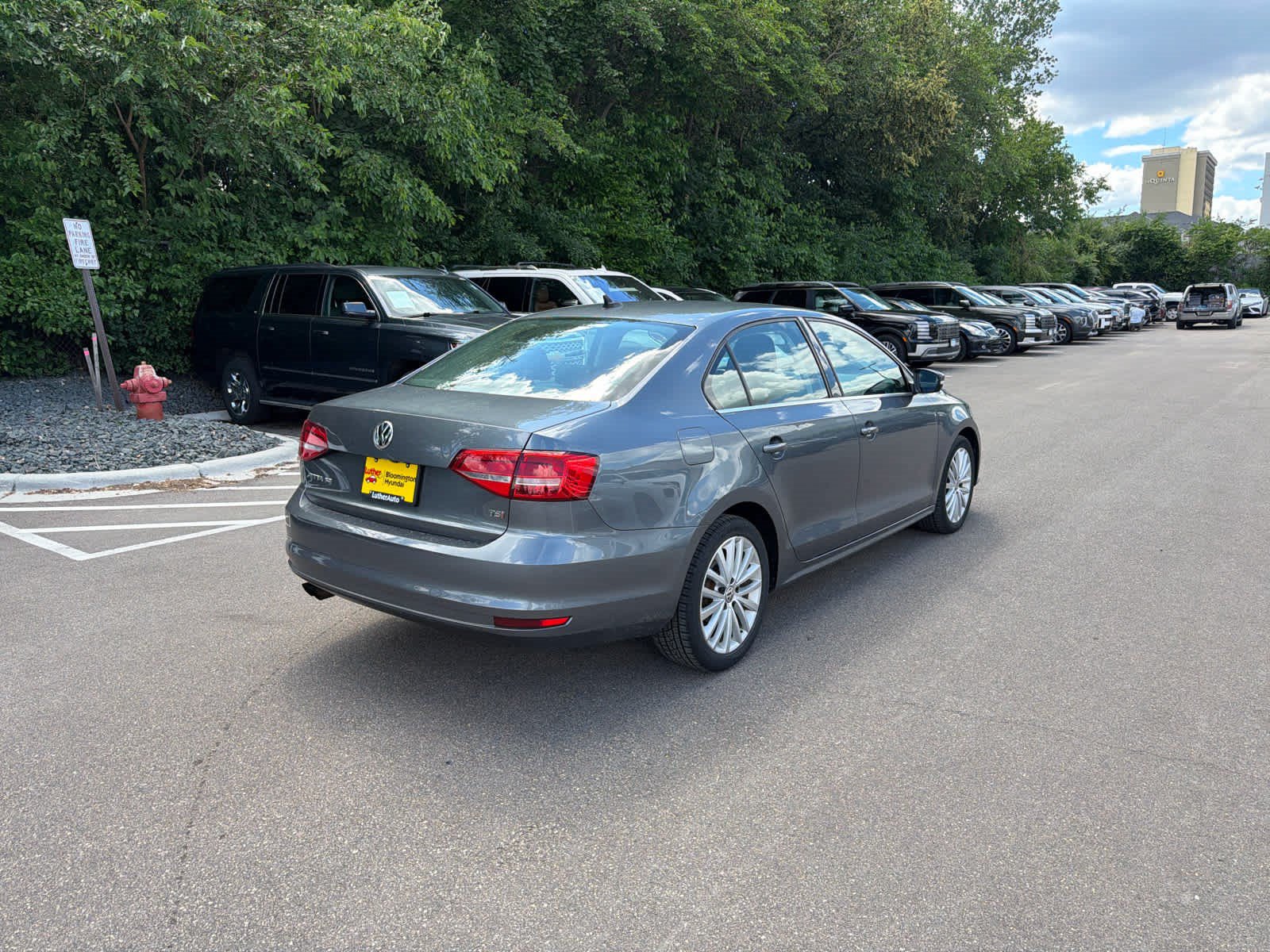 Used 2015 Volkswagen Jetta SE FWD image 2