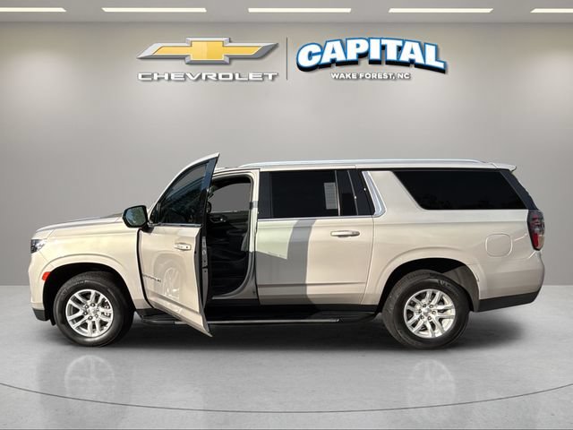 Used 2023 Chevrolet Suburban LT RWD image 3