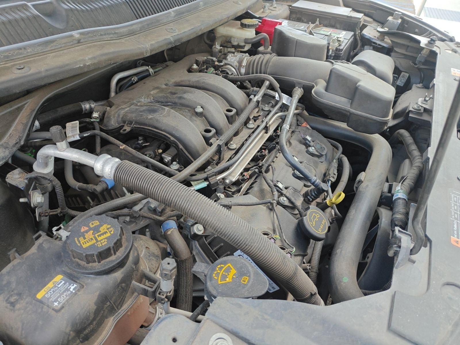 Used 2018 Ford Explorer XLT w/ Equipment Group 202A FWD image 10