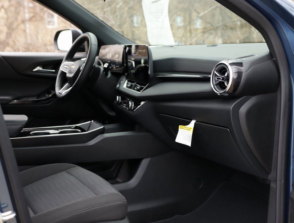 Used 2025 Chevrolet Equinox LT FWD image 29