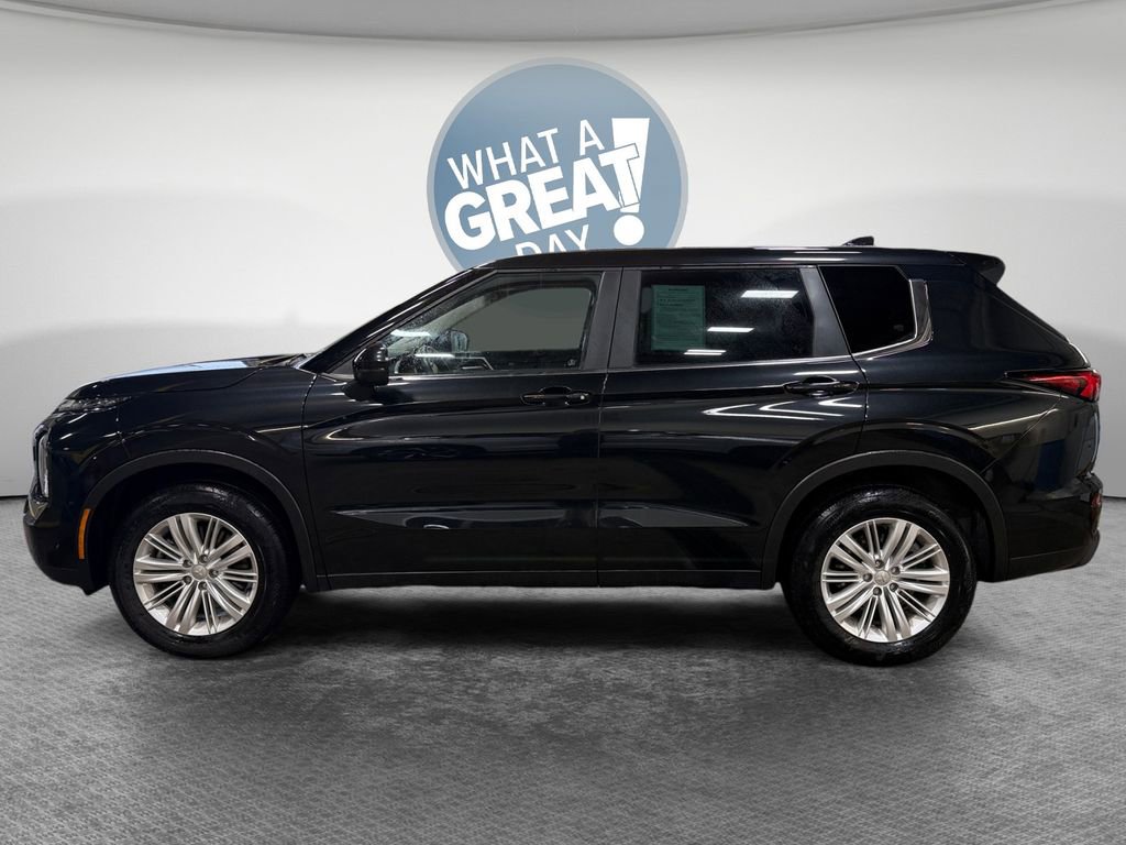 Used 2023 Mitsubishi Outlander ES image 7